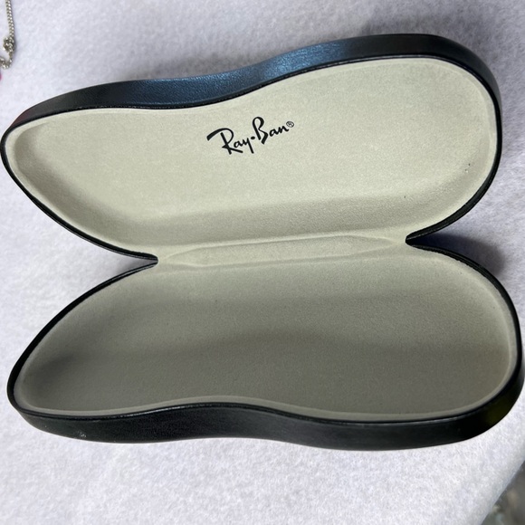 Ray-Ban Eyeglass/Sunglass Holder Black - Picture 2 of 9